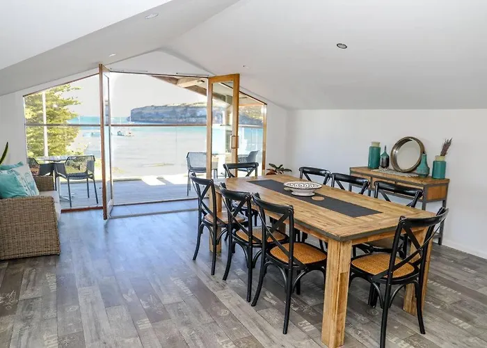 12 Rocks Beach View Loft Central Port Campbell