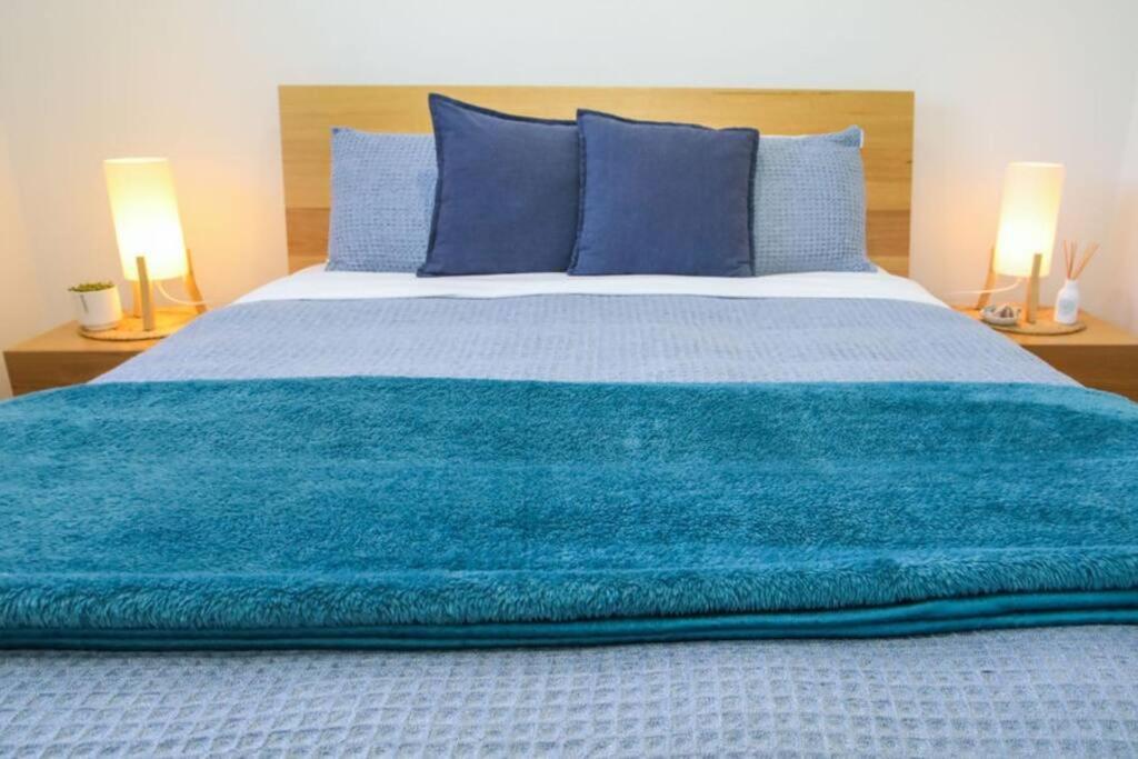 12 Rocks View Loft * Port Campbell